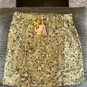 NWT Polly and Esther green floral print mini skirt L